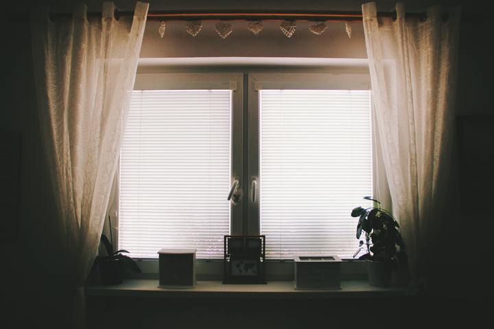 blinds vs curtains